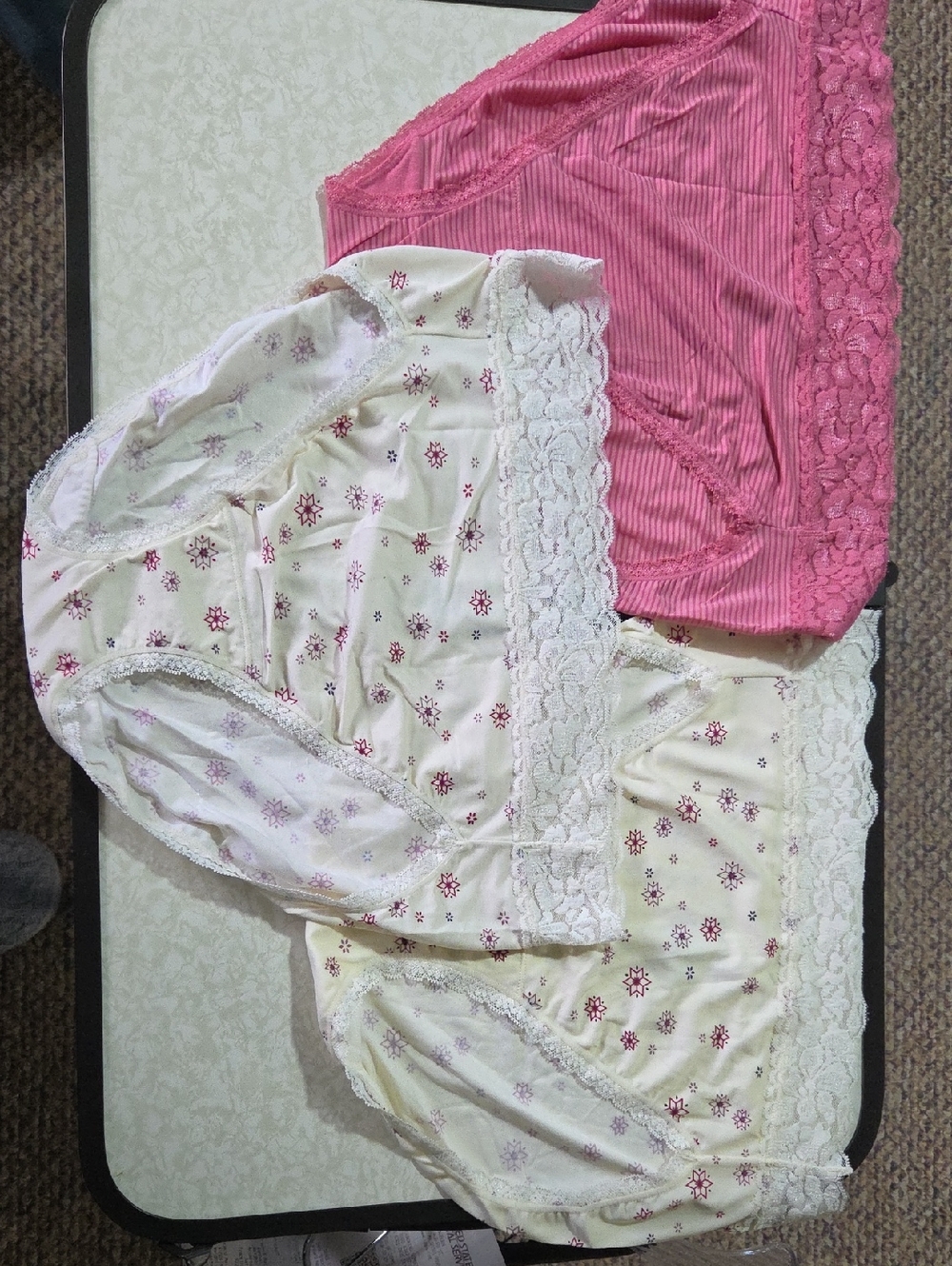 Vanity Fair Pink Ribbed Lace-Trim Hi-cut Underwear. **NEVER WORN**